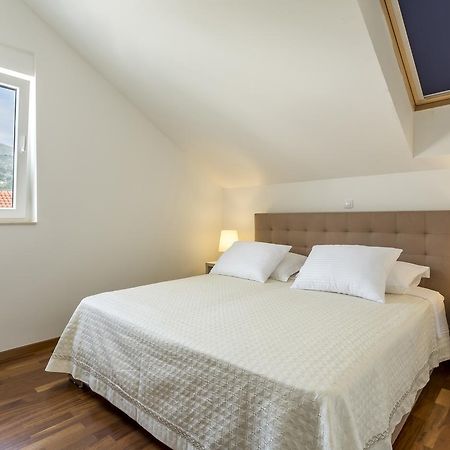 Luxury 3 Bed Apartment, Large Terrace, Pool, Close To Beach And Split! Podstrana Buitenkant foto