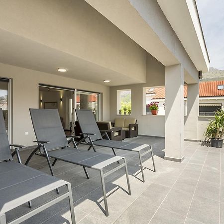 Luxury 3 Bed Apartment, Large Terrace, Pool, Close To Beach And Split! Podstrana Buitenkant foto