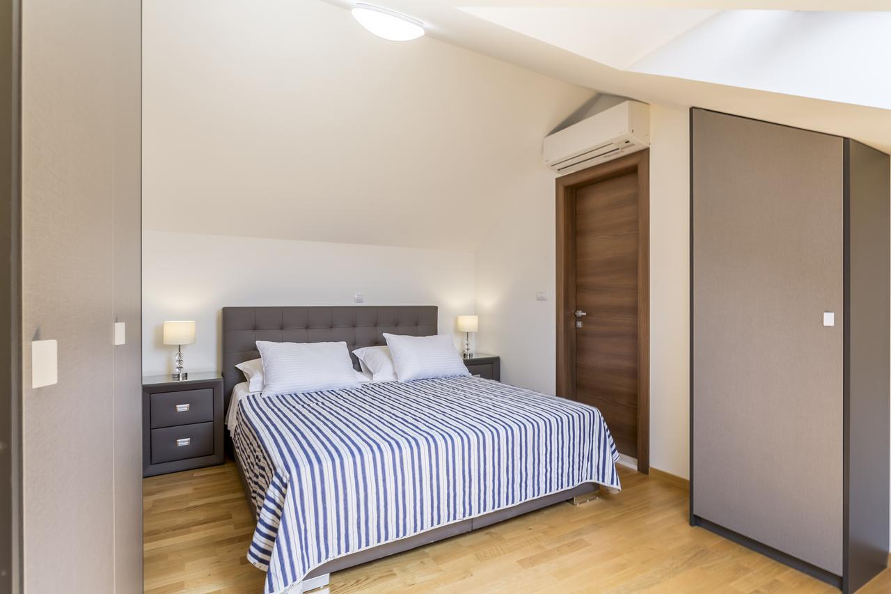 Luxury 3 Bed Apartment, Large Terrace, Pool, Close To Beach And Split! Podstrana Buitenkant foto