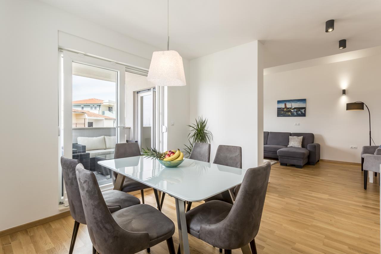 Luxury 3 Bed Apartment, Large Terrace, Pool, Close To Beach And Split! Podstrana Buitenkant foto