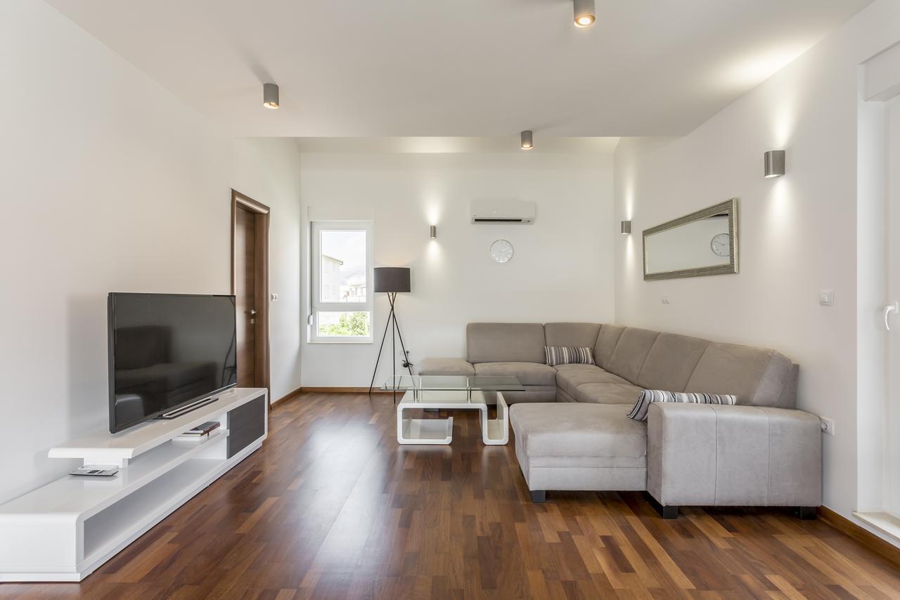 Luxury 3 Bed Apartment, Large Terrace, Pool, Close To Beach And Split! Podstrana Buitenkant foto