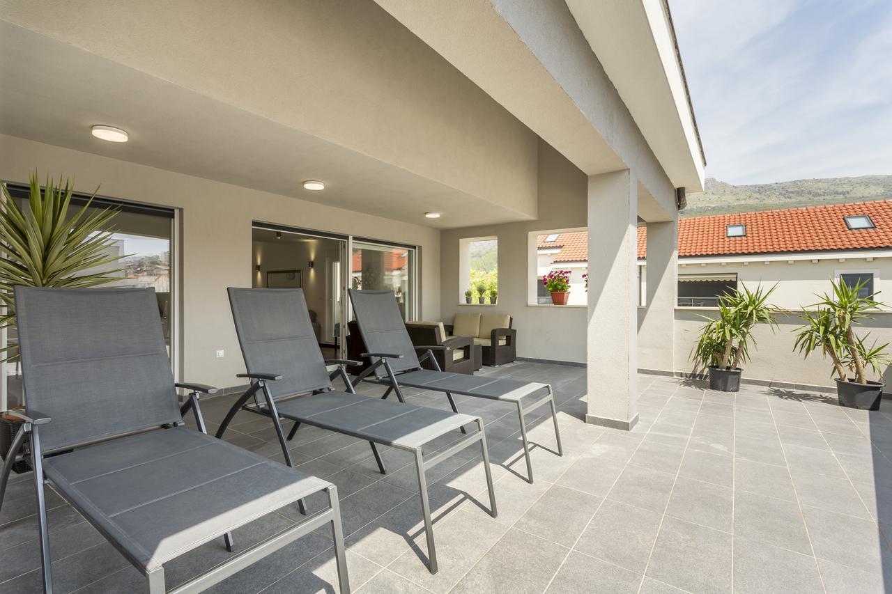 Luxury 3 Bed Apartment, Large Terrace, Pool, Close To Beach And Split! Podstrana Buitenkant foto